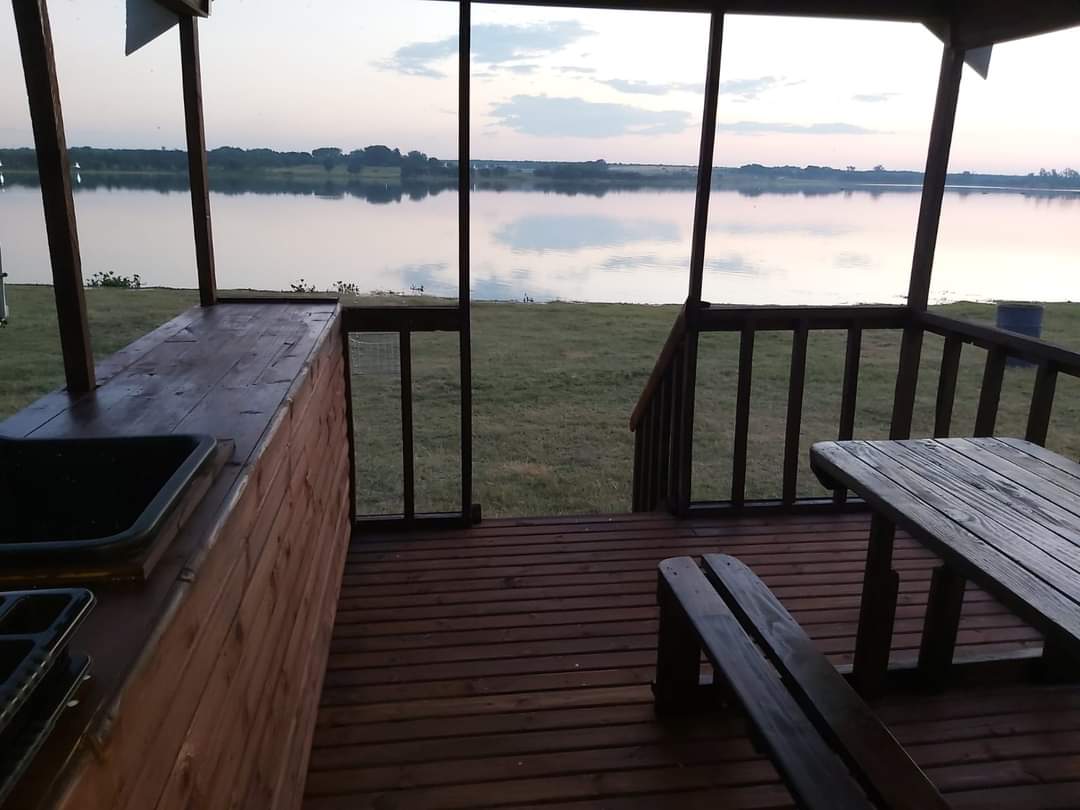 Swim 21 - Fish Eagle Cabin - Image 7