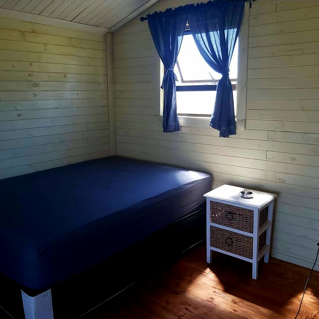 Swim 05 - Starling Cabin - Image 4