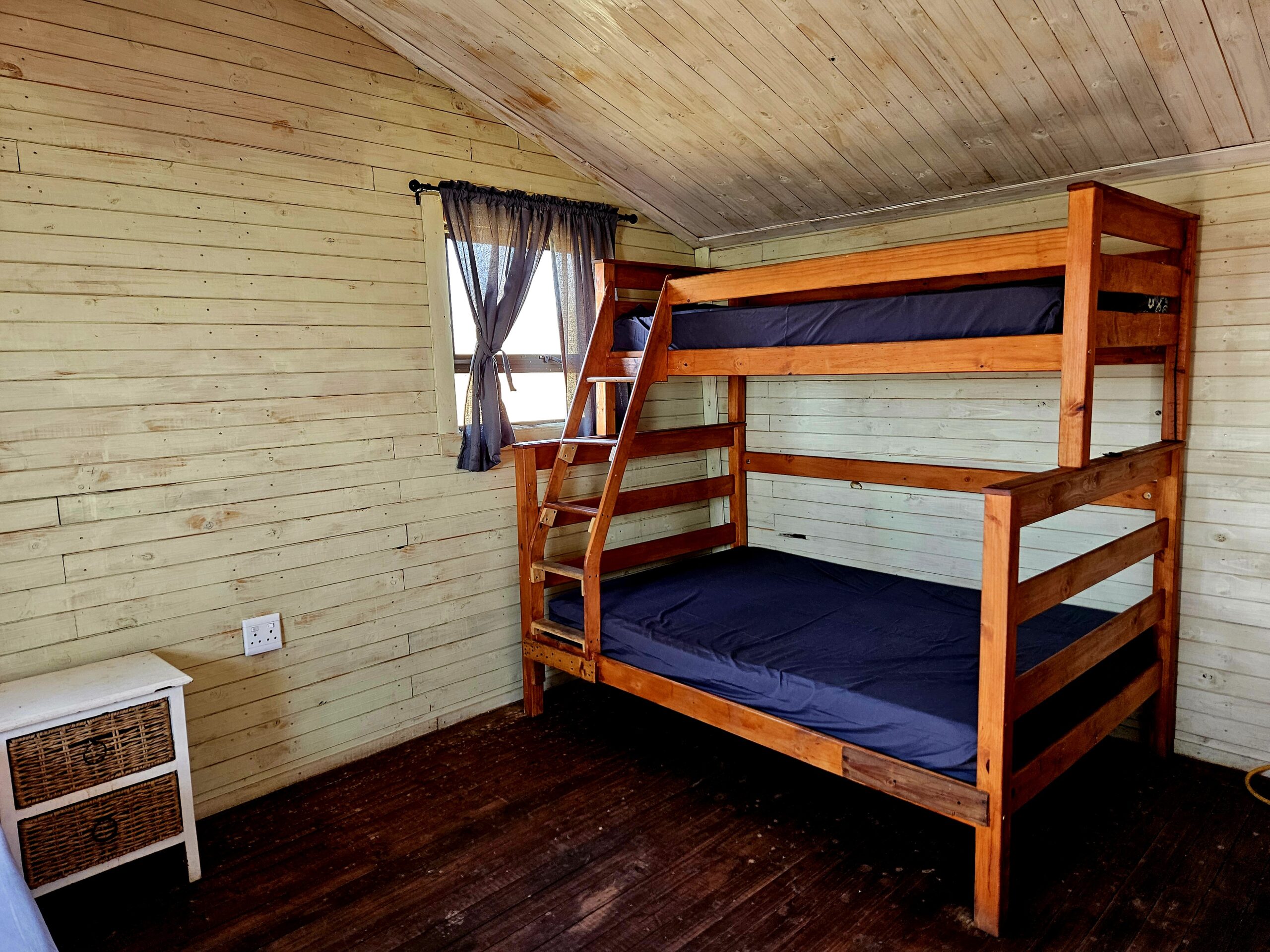 Swim 06 - Sunbird Cabin - Image 2